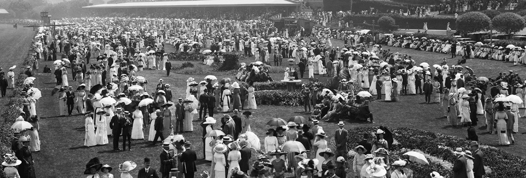 Crowd at Flemington, VPRS 12800/P1 Unit 82 Item 70 Black and white photo, crowd at Flemington races